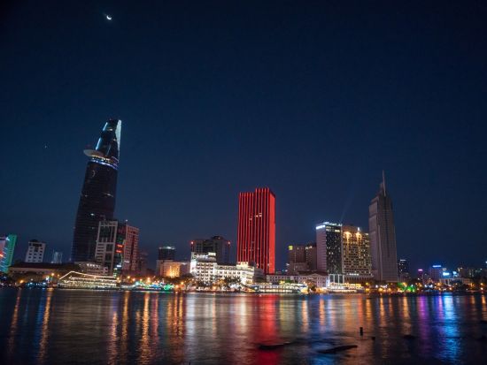 サイゴン川ディナークルーズ＆シクロ乗車体験 ＜夜／日本語ガイド／夕食付＞