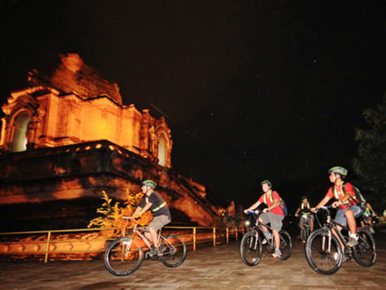 thailand chiang mai night bike tour temple stop