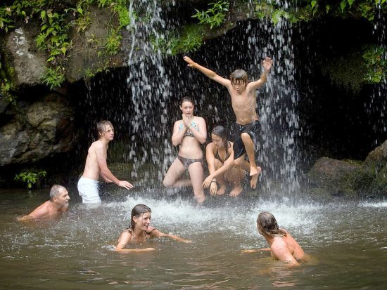 ハワイ島　ハイキング＆オフロードドライブ　滝遊びもあり ＜1日／昼食付／英語ガイド＞