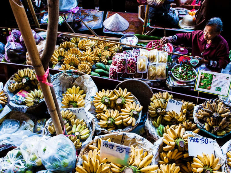 bangkok damnoend saduak floating market fruits