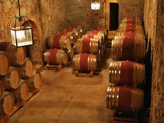 モンセラット＆マンレサ地区 1日観光ツアー　古城ワイナリーで楽しむオーガニックワイン ＜昼食＆試飲付き／英語ガイド／バルセロナ発＞