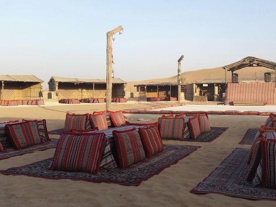 【混載】朝から楽しむデザートサファリ　砂丘ドライブ＋アクティビティ（ラクダ乗り等）＜朝発／往復送迎付／ドバイ発＞