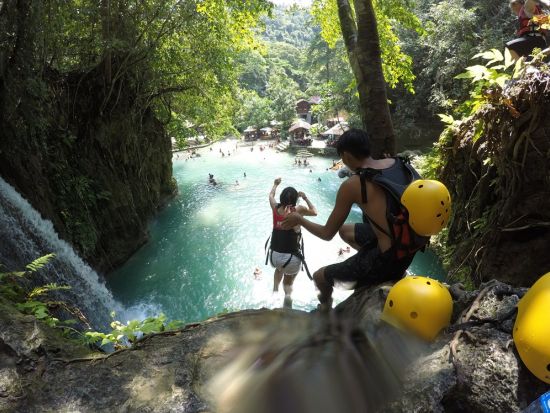 カワサン滝で沢下り（キャニオニング）！ スリル満点アドベンチャーツアー＜日本語ガイド／昼食付＞