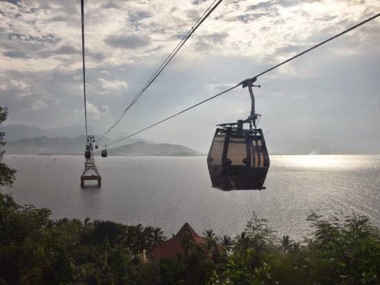 ニャチャン1泊2日ツアー＜貸切／航空券＆ホテル＆食事付プラン／日本語ガイド／ホーチミン発＞