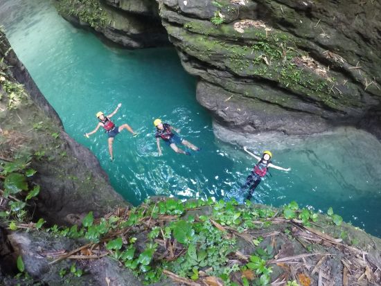 ジンベイザメシュノーケリング+カワサン滝ツアー　キャニオニングやジップライン付きプランあり！セブ島で1日遊び尽くそう＜BBQランチ／日本語ガイド／送迎＞
