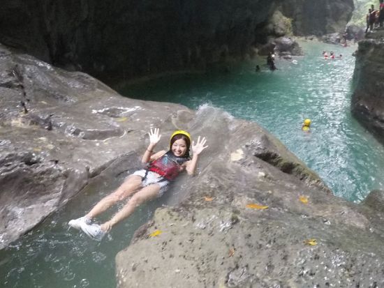 カワサン滝で沢下り（キャニオニング）！ スリル満点アドベンチャーツアー＜日本語ガイド／昼食付＞