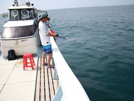船釣りツアー　釣具一式レンタル付きで大人も子どもも気軽に船釣り体験！＜3時間／夕食付プランあり／博愛漁港or平良港＞