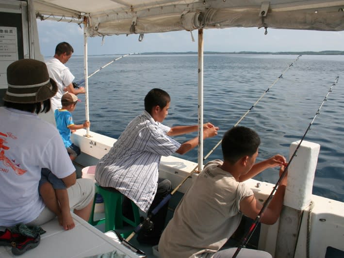 船釣りツアー 釣具一式レンタル付きで大人も子どもも気軽に船釣り体験