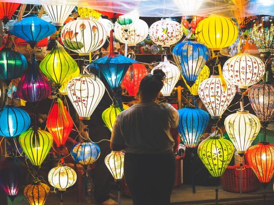 ココナッツバスケットボートで一寸法師体験＋夜のホイアン観光＋ランタン作り体験　ホイアン名物ホワイトローズの夕食付き＜午後／日本語ガイド／ダナン・ホイアン発＞