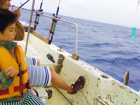 船釣りツアー　釣具一式レンタル付きで大人も子どもも気軽に船釣り体験！＜3時間／夕食付プランあり／博愛漁港or平良港＞