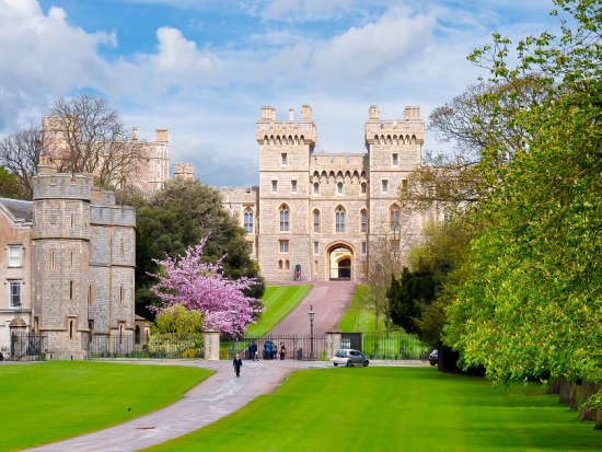 世界遺産ストーンヘンジ＋世界遺産バース＋ウィンザー城 日帰りツアー ＜日本語または英語／ロンドン発＞