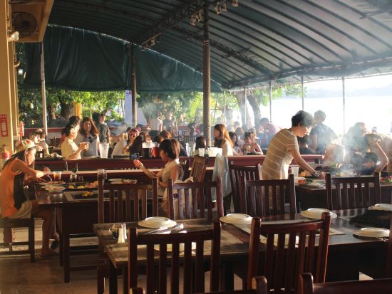 【当日予約OK！】セイルズBBQ 食事券＆事前予約サービス　タモン湾絶景ビーチサイドでBBQと景色を満喫＜キッズメニューあり／飲み放題＆サラダバー＞