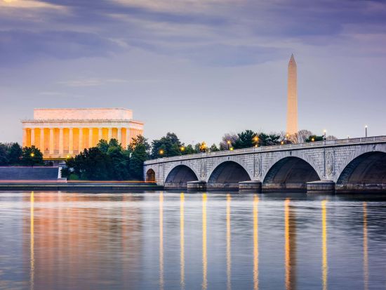 乗り降り自由！歴史ある大都市を巡る　ワシントンD.C.トロリーバスチケット＜日本語地図アプリ付き＞