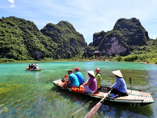 trang an landscape complex UNESCO boat ride