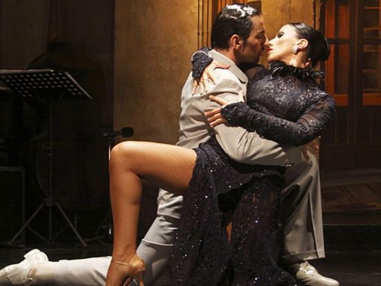 VIP席で本格タンゴショー鑑賞＆豪華ディナー「エル・ビエホ・アルマセン」＜往復送迎／ブエノスアイレス発＞