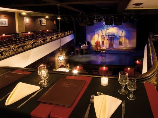 VIP席で本格タンゴショー鑑賞＆豪華ディナー「エル・ビエホ・アルマセン」＜往復送迎／ブエノスアイレス発＞