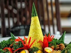 Nasi-Tumpeng-yellow-cone-shaped-rice-682x1024