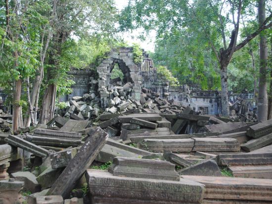 【混載】ベンメリア遺跡ツアー　人気レストラン「チャンレイツリー」でのランチ付　＊トンレサップ湖（夕日）+スパ付プラン有＜午前or1日／ランチ／日本語ガイド付＞