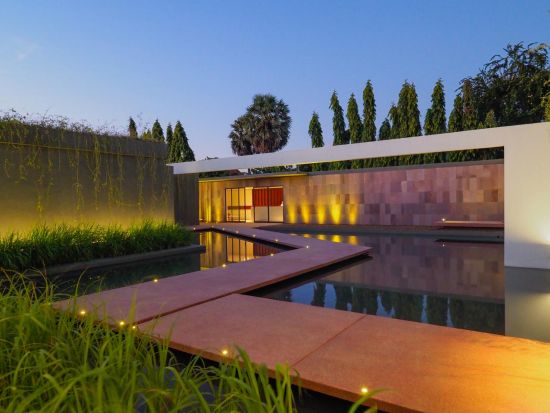 プノンペン1泊2日ツアー☆週末で行ける贅沢リゾート！＜航空券＆ホテル宿泊＆食事付／ホーチミン発＞