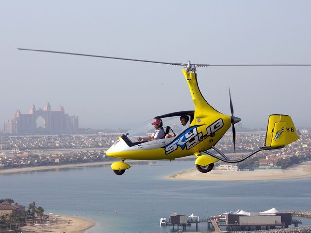 ジャイロコプター 遊覧飛行ツアー 上空から迫力たっぷりドバイの街をお