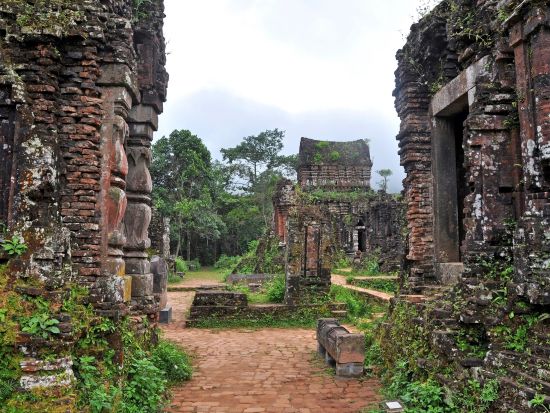 ベトナム中部 貸切観光ツアー　五行山またはミーソン遺跡へご案内 ＜現地語ドライバー／ダナンまたはホイアン発＞