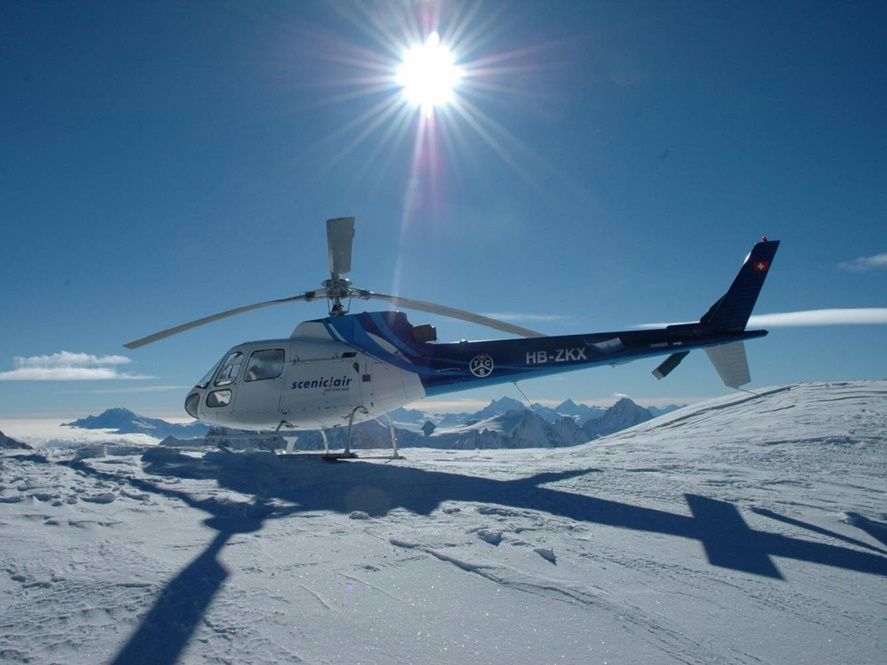 スイスの美しく壮大なアルプスを空から見下ろす 15分間の絶景鑑賞