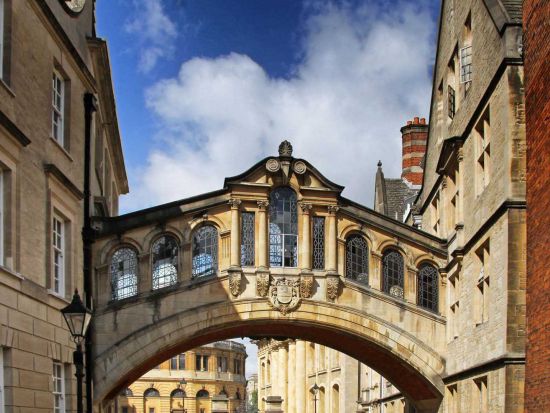 世界遺産ストーンヘンジ＋ウィンザー城＋オックスフォード 日帰りツアー＜日本語または英語／ロンドン発＞＊申込と同時に即予約確定 