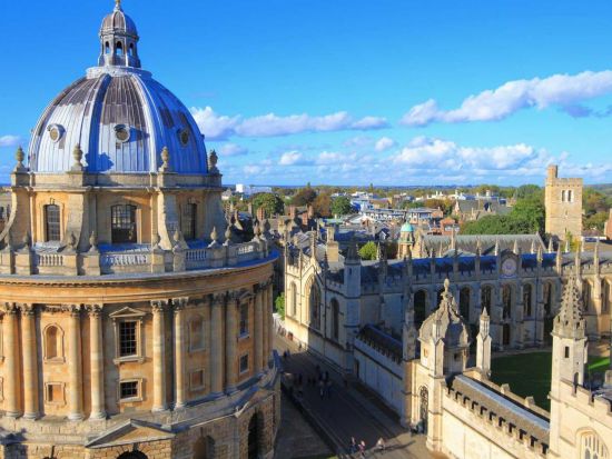 オックスフォード＆ケンブリッジ 日帰りツアー　英国の2大名門大学都市を訪問＆『ハリー・ポッター』ロケ地 クライストチャーチ・カレッジ入場＜英語ガイド＞