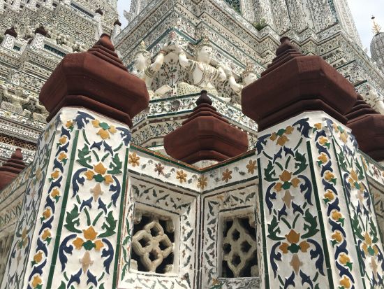 バンコク寺院巡り＋アンパワー水上マーケット観光ツアー 定番3大寺院＋ワットパクナム＋蛍鑑賞ナイトクルーズ＜1日／ワットアルンを望む川沿いレストランでのランチ付＞