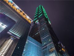 taipei 101 as seen from the ground