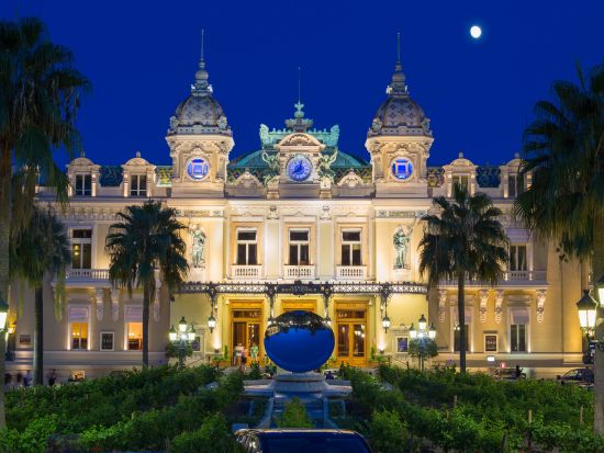 のんびり気ままにドライブ！貸切チャーターサービス ＜貸切／最大7名／日本語または英語ドライバーガイド／モナコ発＞