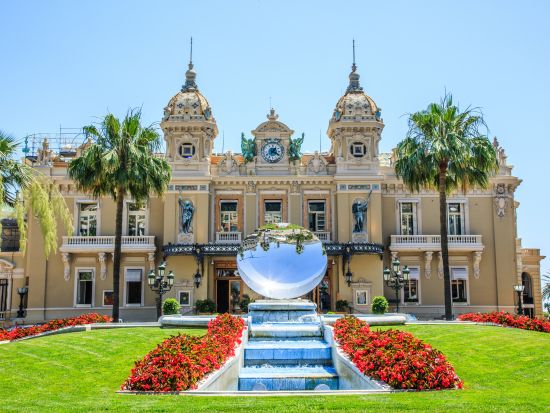 のんびり気ままにドライブ！貸切チャーターサービス ＜貸切／最大7名／日本語または英語ドライバーガイド／モナコ発＞