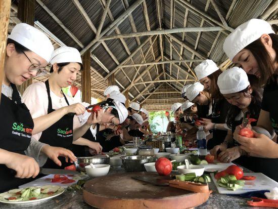 ホイアン 料理教室体験ツアー 市場散策やボートトリップ付き！＜英語ガイド／ホイアン ＞