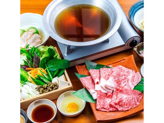 島しゃぶしゃぶNAKAMA　石垣牛・島豚あぐー・島野菜をこだわり出汁で堪能！島唄ライブは週末土日開催♪＜那覇市・国際通り＞