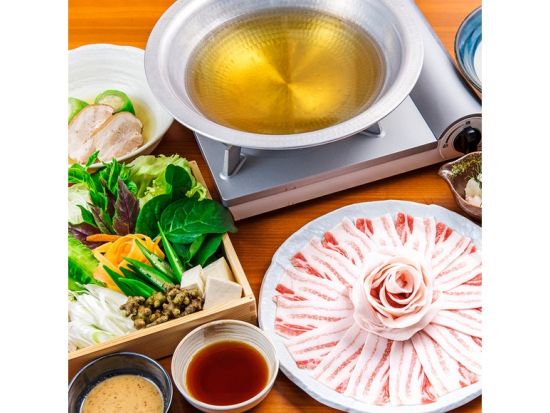 島しゃぶしゃぶNAKAMA　石垣牛・島豚あぐー・島野菜をこだわり出汁で堪能！島唄ライブは週末土日開催♪＜那覇市・国際通り＞