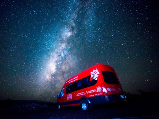 マウナケア山麓 星空観測ツアー　ボイリング・ポッツやカウマナケイブなど穴場スポットにも立ち寄り＜夕食付／英語ガイド／ヒロ地区発＞