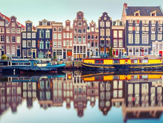 Netherlands_Amsterdam_Canal_Singel_shutterstock_534783616