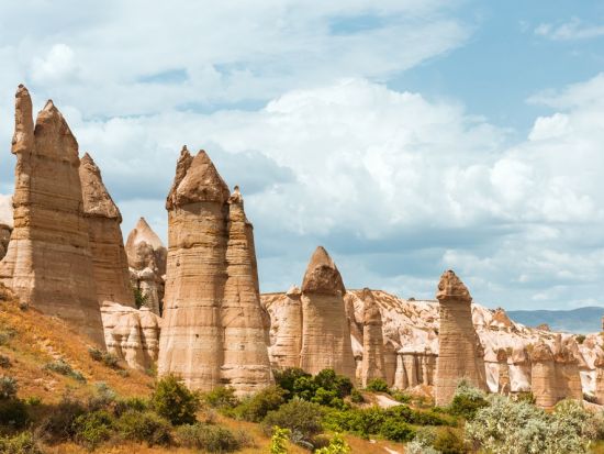 世界遺産カッパドキア1日観光　王道レッドツアー　ギョレメ＋デブレントの谷＋ウチヒサール城＜混載／昼食付／英語ガイド／カッパドキア発＞