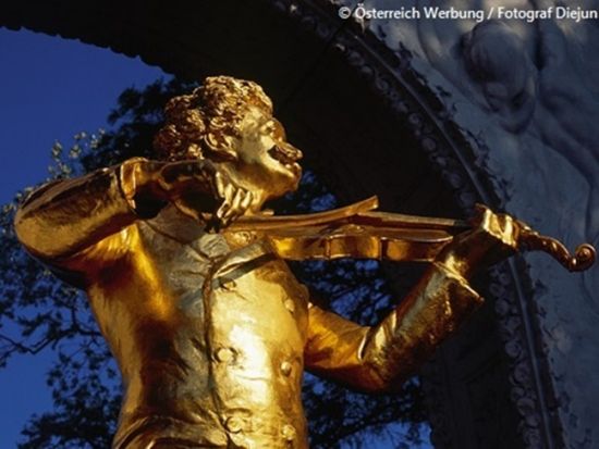 世界遺産シェーンブルン宮殿＆ウィーン旧市街　半日観光ツアー ＜貸切／日本語ガイド＞