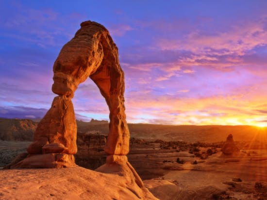 Utah_Arches-National-Park_Delicate-Arches_shutterstock_547072348