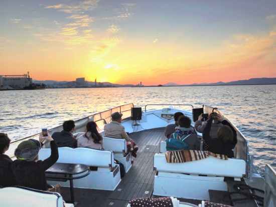 【中洲クルーズ】博多の街並みを一望！1便30分 那珂川クルージング！自由席・持込OK・＜11:00～21:00／天神中央公園集合＞