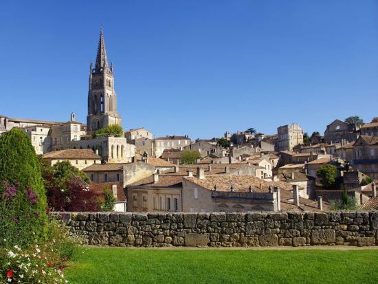 ボルドー格付けシャトー2軒訪問　メドック地区＆サン・テミリオン地区ワインツアー　9時間コース ＜試飲付き／日本語ドライバーガイド／ボルドー市内ホテル送迎可＞