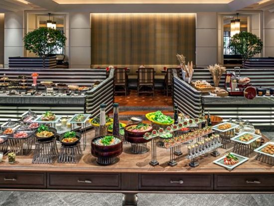 【早朝到着の方へ】チェックインまでの時間を有効に！空港お迎え+5つ星ペニンシュラ 川沿いテラスでの朝食ビュッフェ+ラグジュアリースパ＜シャワー付／貸切送迎車＞