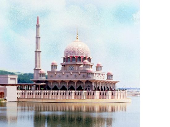 行政都市プトラジャヤ　半日観光ツアー　プトラジャヤ湖クルーズ付き ＜日本語ガイド／クアラルンプール発＞