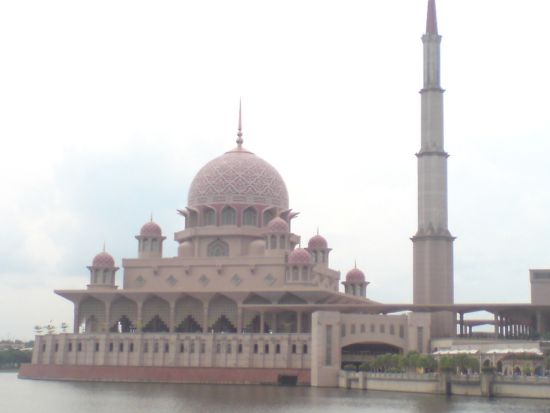 行政都市プトラジャヤ　半日観光ツアー　プトラジャヤ湖クルーズ付き ＜日本語ガイド／クアラルンプール発＞