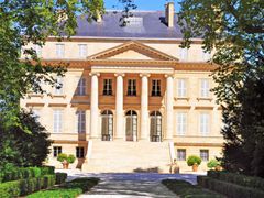 france_bordeaux_Chateau-margaux-is-a-famous-wine-estate-of-Bordeaux-wine