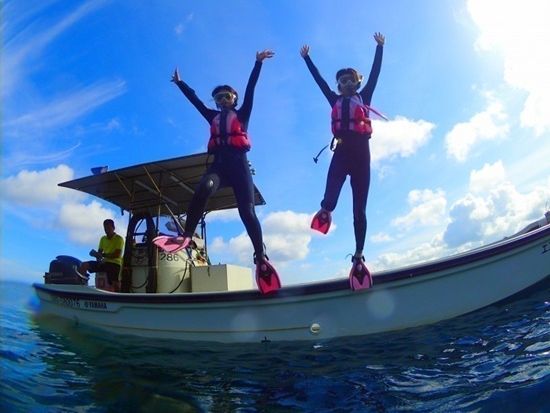 【毎日5組限定】ボートでGO！青の洞窟シュノーケリング＆絶景パラセーリング★EX絶景体験★自社専用ボート★水中写真★熱帯魚餌付け