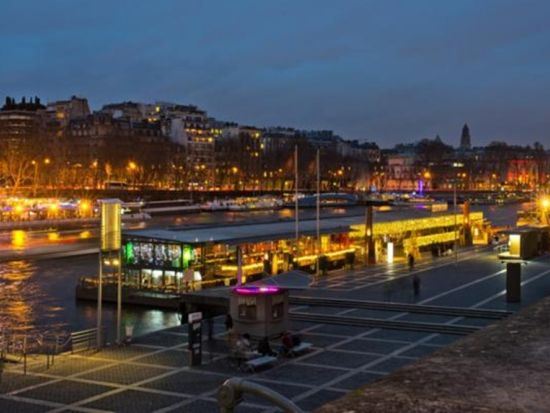 エッフェル塔を望むレストラン「ビストロ・パリジャン」ランチ・ディナー　食事券＆事前予約サービス＜エッフェル塔エリア＞*前日まで予約OK