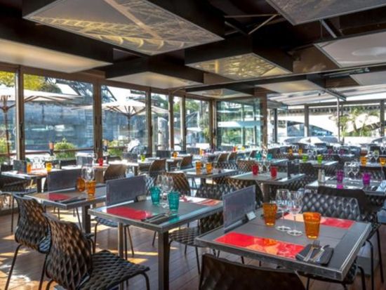 エッフェル塔を望むレストラン「ビストロ・パリジャン」ランチ・ディナー　食事券＆事前予約サービス＜エッフェル塔エリア＞*前日まで予約OK