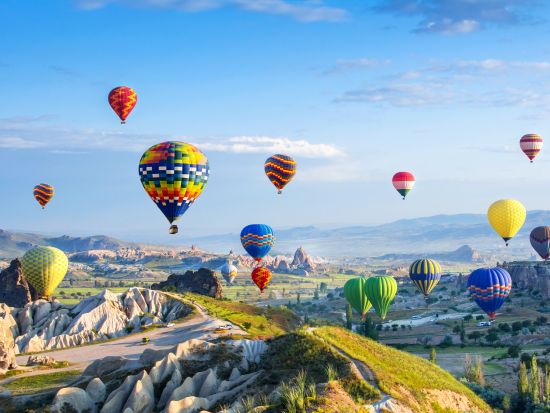 世界遺産カッパドキア　熱気球 朝日鑑賞ツアー　ギョレメ国立公園上空飛行　ジープサファリ付きプランあり ＜午前／軽食＆シャンパン付き／英語ガイド／カッパドキア発＞